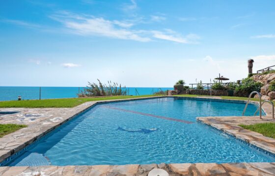 Townhouse, Frontline Beach Urbanisation Bahía Azul, Estepona West