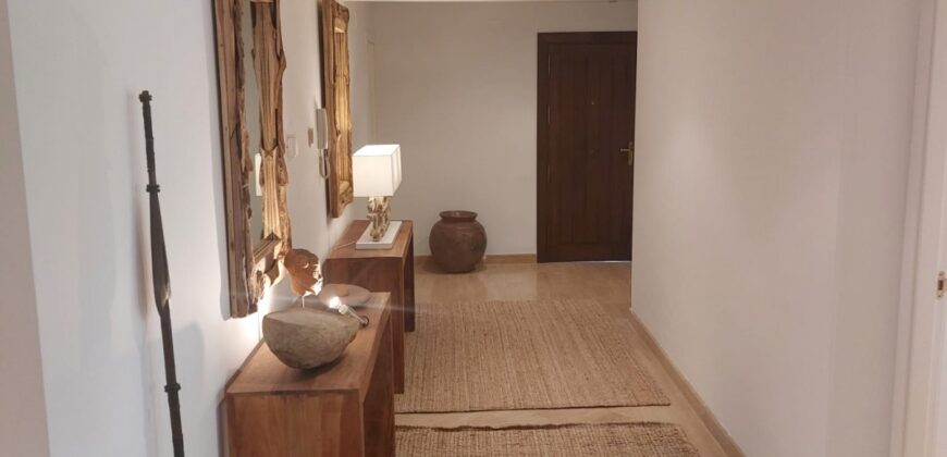 Discover the large apartment of your dreams in the exclusive Río Real Golf