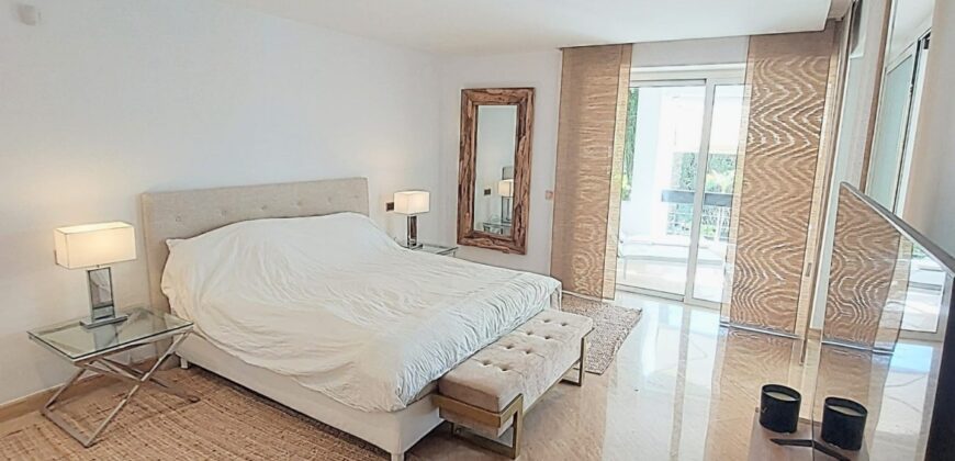 Discover the large apartment of your dreams in the exclusive Río Real Golf