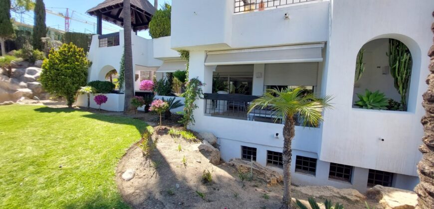 Discover the large apartment of your dreams in the exclusive Río Real Golf