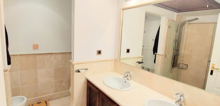 Discover the large apartment of your dreams in the exclusive Río Real Golf