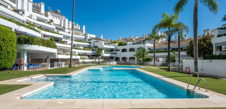 Discover the large apartment of your dreams in the exclusive Río Real Golf