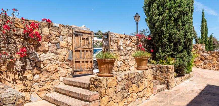 A Beautiful 4-Bedroom Villa in La Paloma, Between Sotogrande and La Duquesa